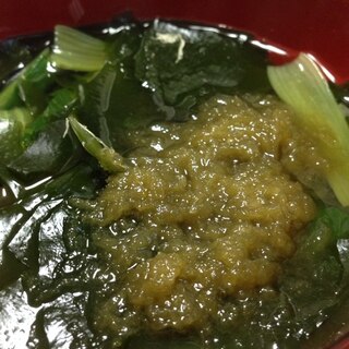 小松菜とワカメのとろろ昆布スープ